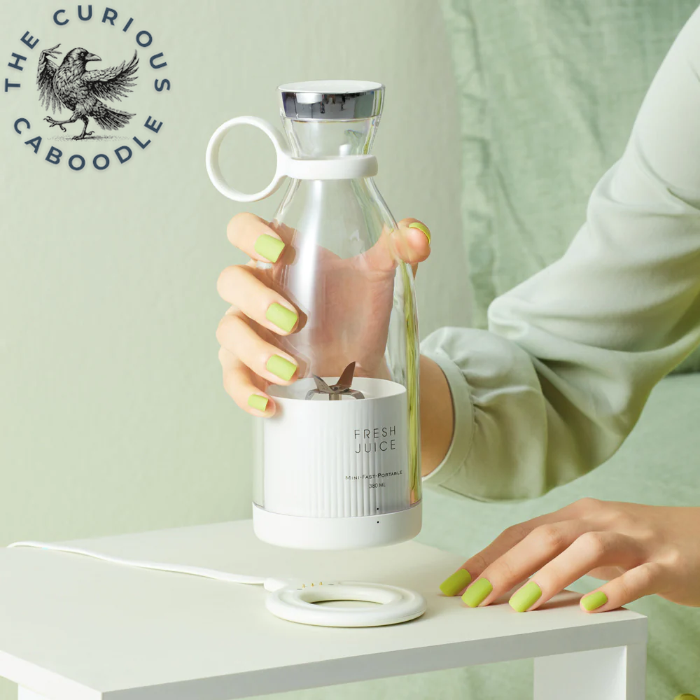 Portable Electric Juicer Blender - USB Mini Fruit Mixer and Extractor for Milkshakes and Juices